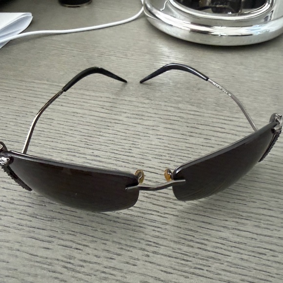 Roberto Cavalli Black Sunglasses with Snake Detail - Picture 3 of 4